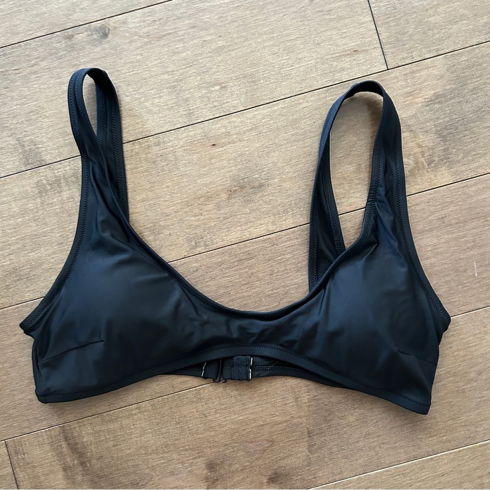 Aerie swim top NWT

Comes from smoke and pet free home
